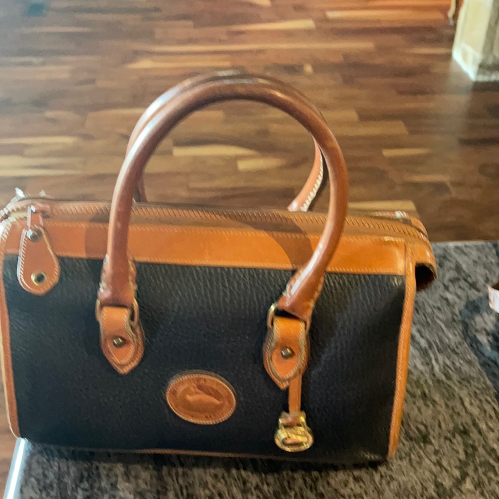 Navy dooney & bourke bag